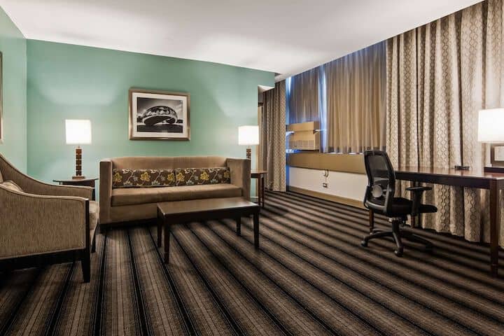Room 6 of 24