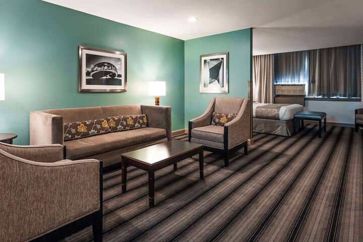 Room 8 of 24